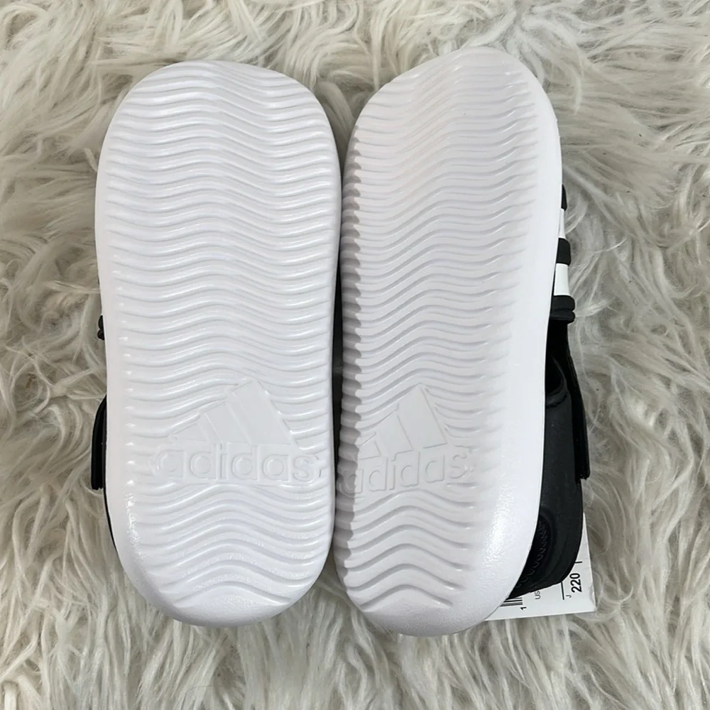 ADIDAS Closed Toe Water Sandals Velcro Black & White Kid’s Size 2 NEW